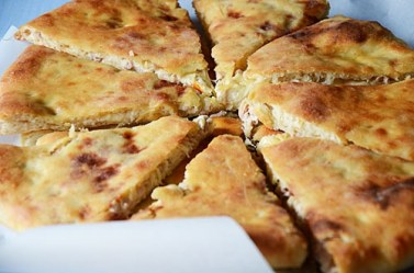 osetinskie_pirogi_s_kuricey-500x331